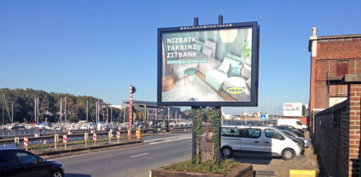 panel de publicitario de formato medio