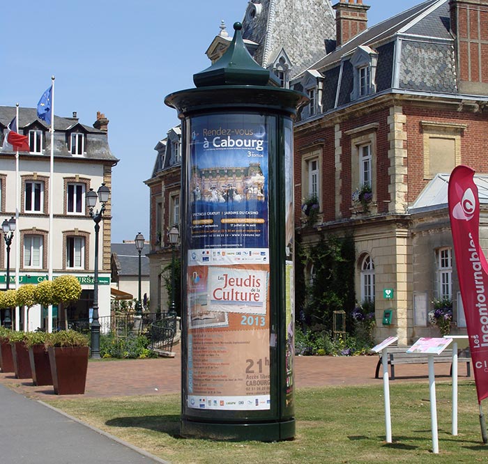 Colonne d'affichage publicitaire Morris