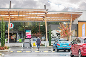 panneau LED à l'entrée de magasin