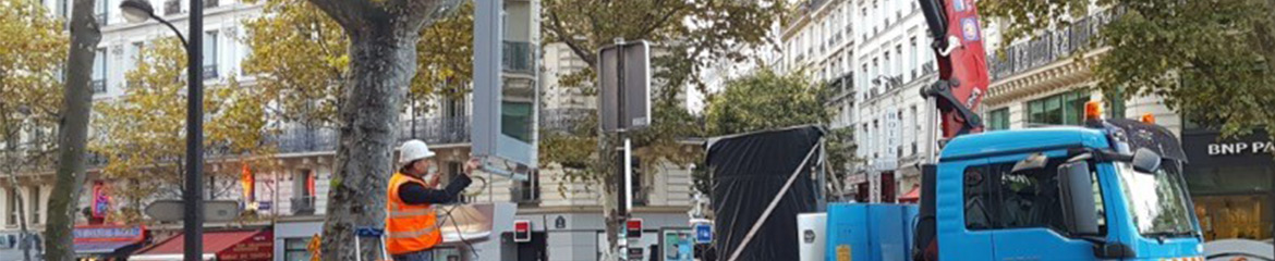 Installation d'un panneau dans la ville de Paris