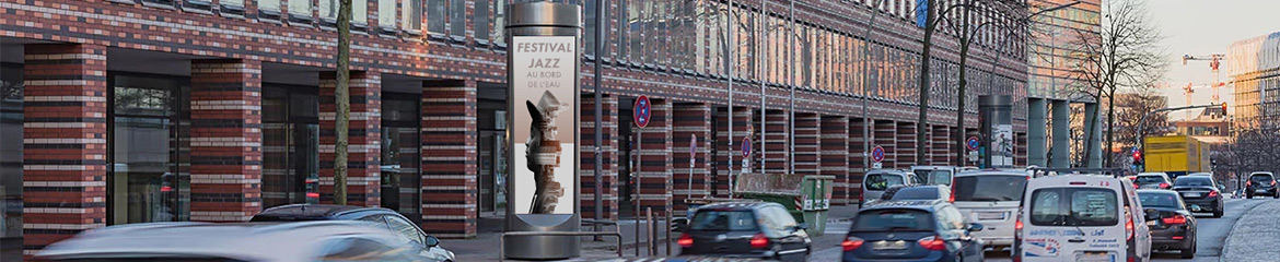Colonne Exo Prismatronic installée en ville