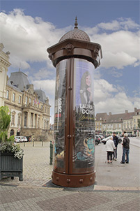 Colonne d'affichage installée à Autun